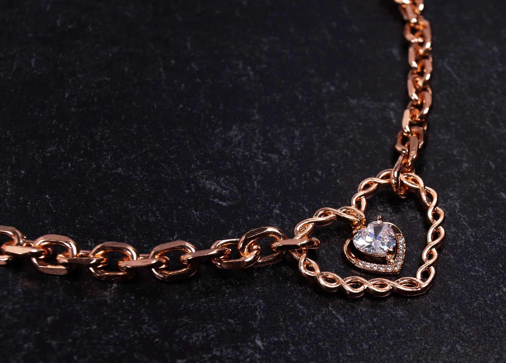 Discreet Day Collar - Chained Heart O-link Chain Choker