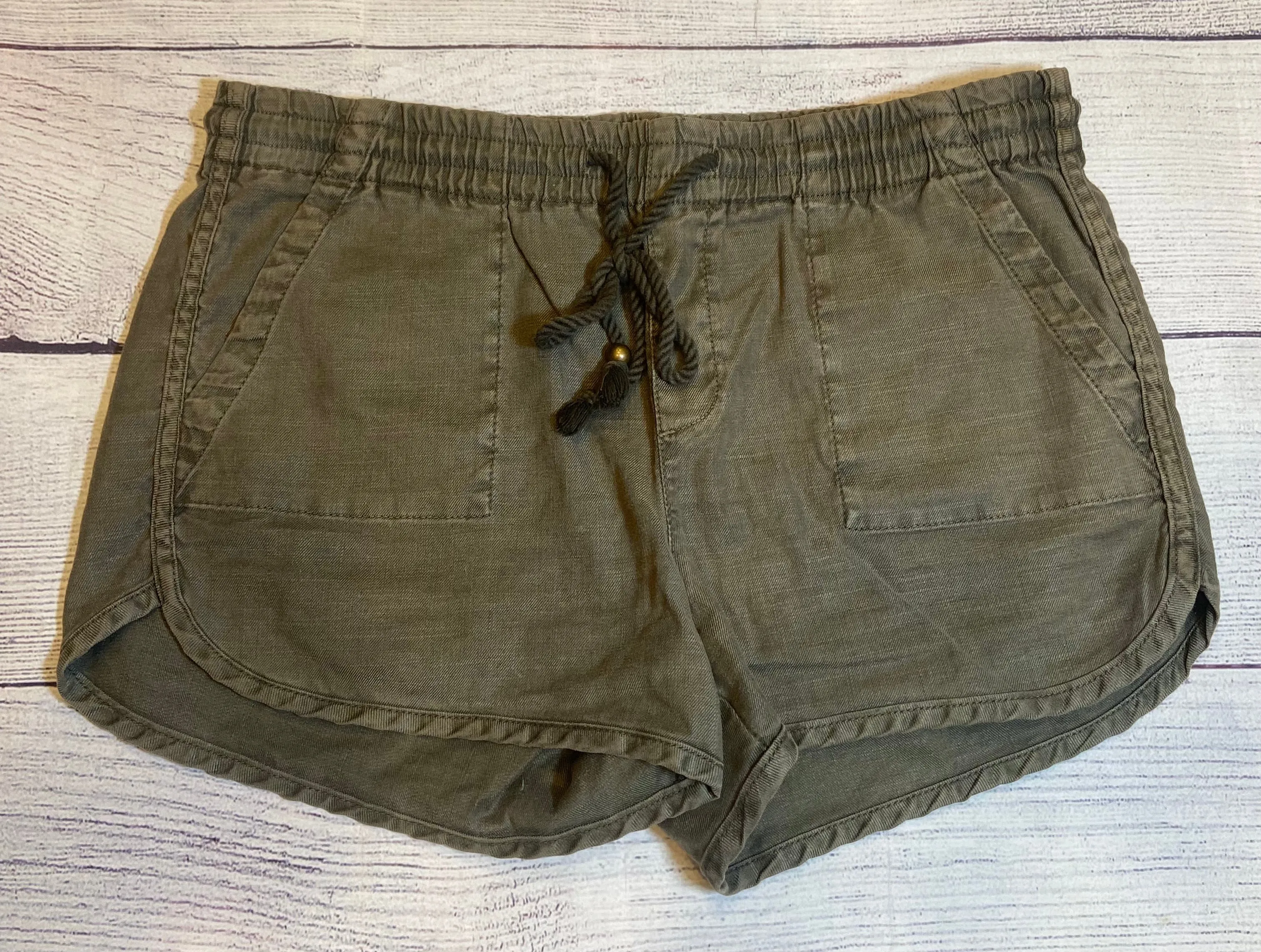 Level 99 Green Khaki Shorts Womens size Medium