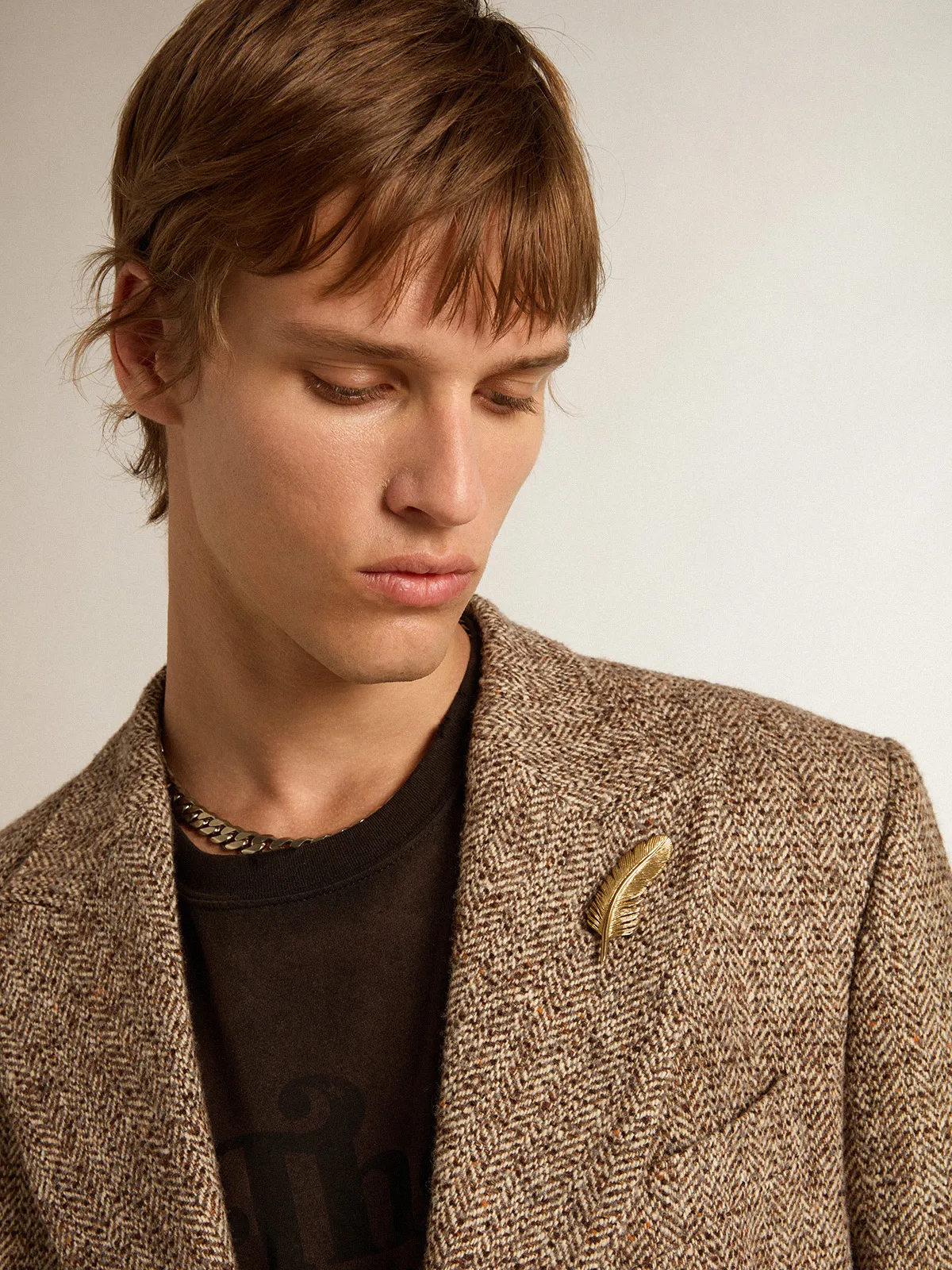 Men’s brown double-breasted blazer with button fastening