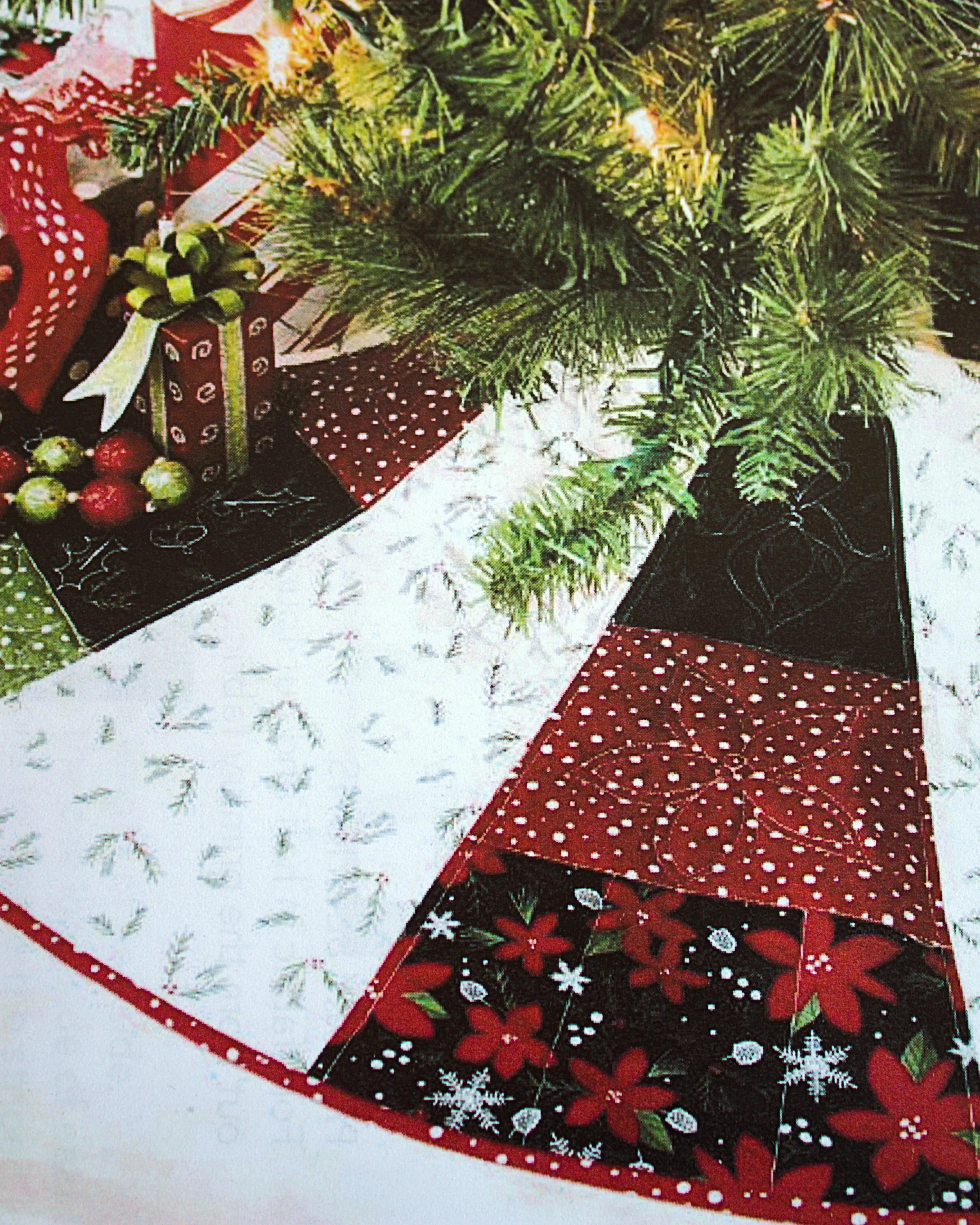 Tree Skirt Pear-fectly Christmas